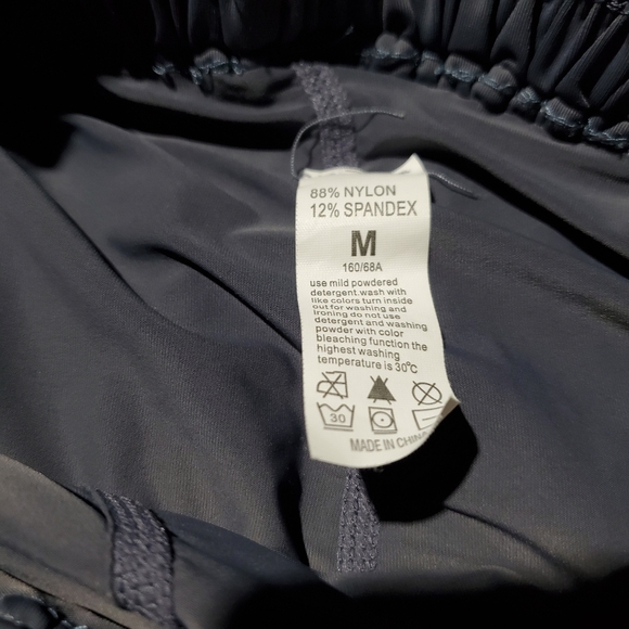 Gray Athletic Shorts with Elastic Waistband and Moisture-Wicking Fabric - Picture 4 of 6